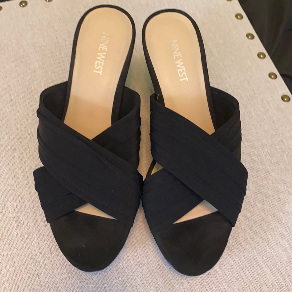 Woman’s Nine West Wedges